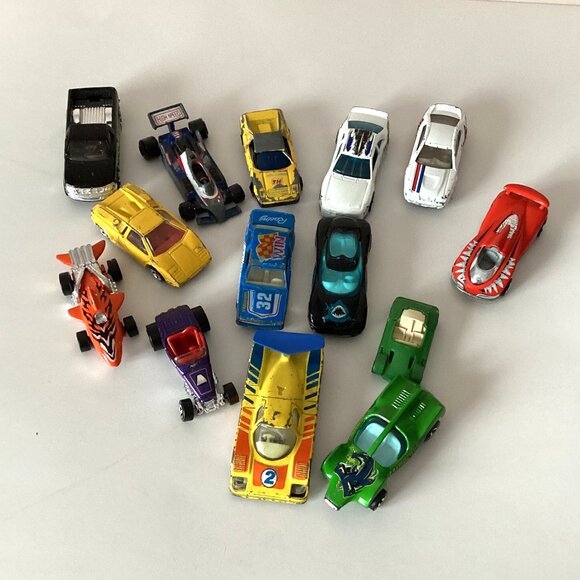 Other - A Lot / Bundle of 14 Assortment of Small Toy Cars Racing Cars Collectables